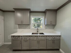 3639 Valihi Way in Glendale, CA - Building Photo - Building Photo