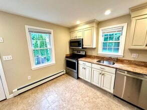 353 Union St in Ashland, MA - Building Photo - Building Photo