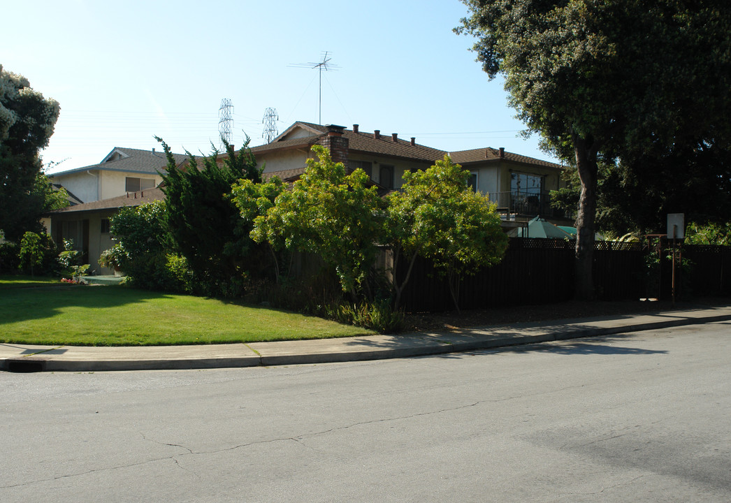 644 Belladonna Ct in Sunnyvale, CA - Foto de edificio