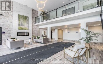 35 Kingsbury Square in Guelph, ON - Building Photo - Building Photo