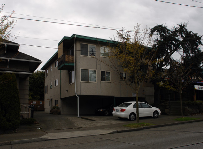 7041 15th Ave NW in Seattle, WA - Foto de edificio - Building Photo