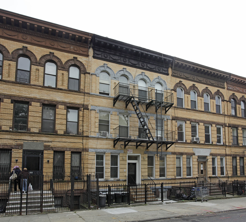 804 Macon St in Brooklyn, NY - Building Photo