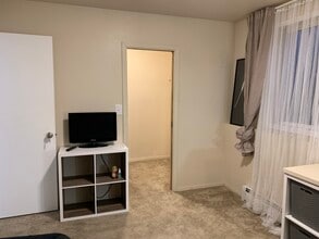 2536 Forest Park Dr, Unit 1-2 in Anchorage, AK - Building Photo - Building Photo