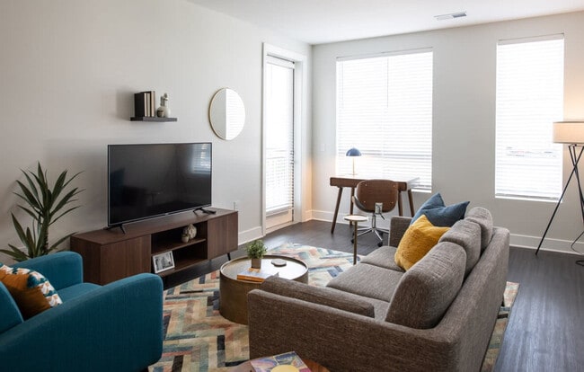 601 E Pete Rose Way