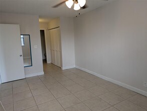 2771 Riverside Dr, Unit 317-A in Coral Springs, FL - Building Photo - Building Photo