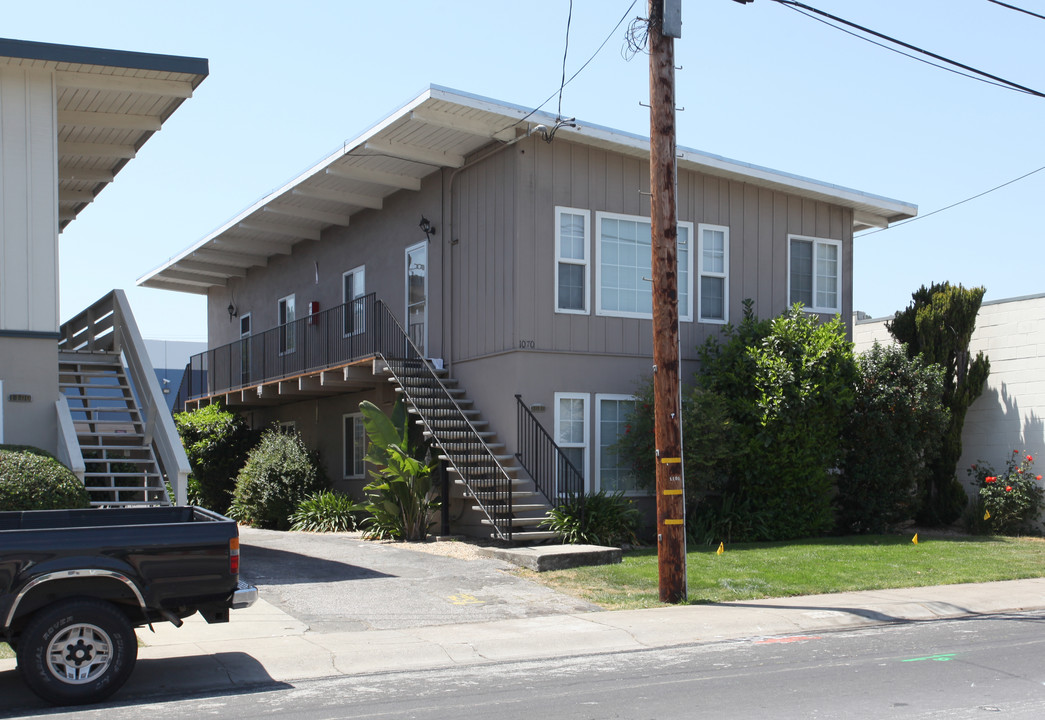 1070 Elmer in Belmont, CA - Building Photo