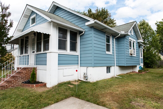 8 Poplar Ave in Wilmington, DE - Building Photo - Building Photo