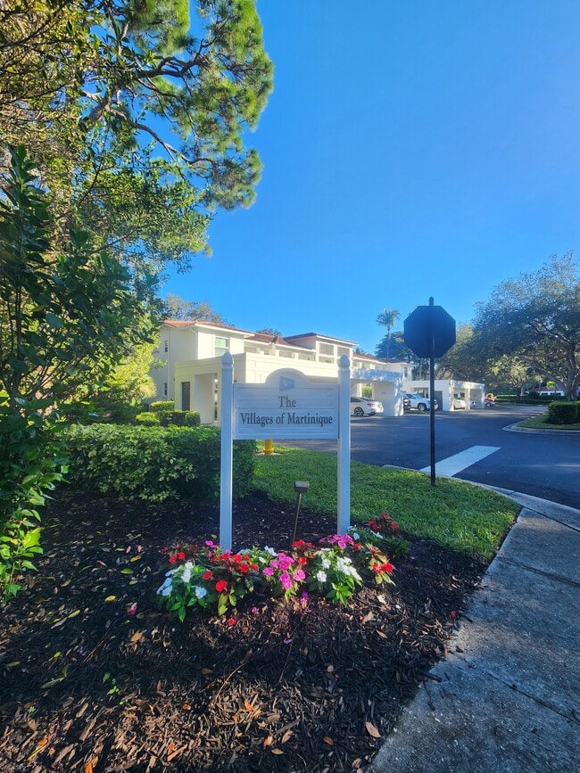 965 Tarpon Cove Dr in Naples, FL - Foto de edificio - Building Photo