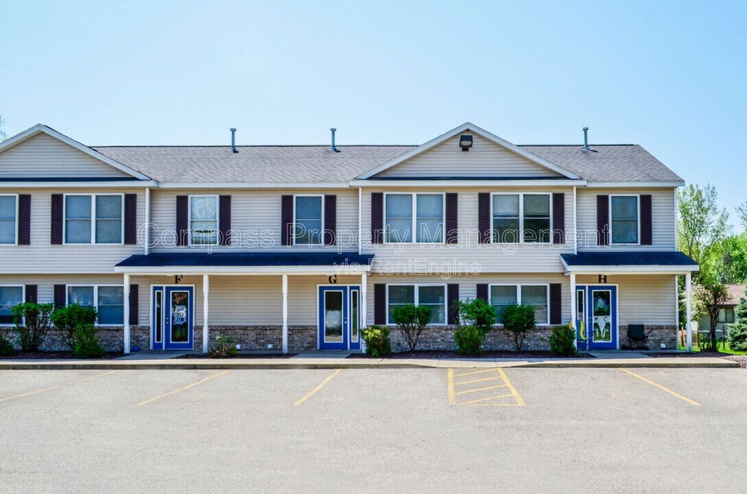 10939 64th Ave in Allendale, MI - Building Photo