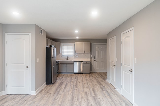 6012 Barton St, Unit Unit C in Shawnee, KS - Foto de edificio - Building Photo