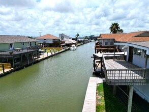 24 Kingfish Ln in Freeport, TX - Building Photo - Building Photo