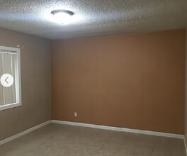 4870 Abbott Rd in Lynwood, CA - Foto de edificio - Building Photo