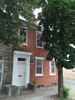 130 E College Ave in York, PA - Building Photo