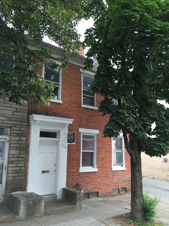 130 E College Ave in York, PA - Foto de edificio