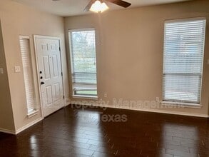 215 N College St in Georgetown, TX - Building Photo - Building Photo