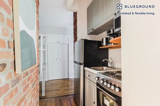 57 Thompson St in New York, NY - Building Photo - Building Photo
