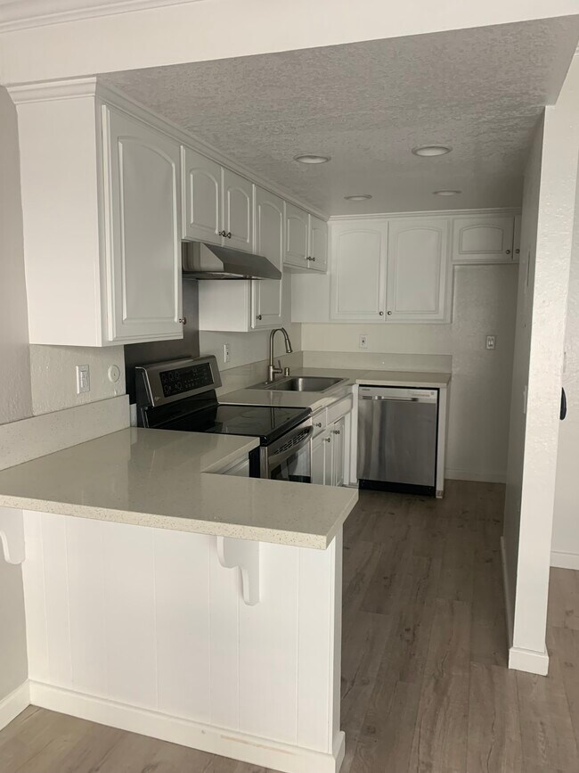 1409 Superior Ave in Newport Beach, CA - Building Photo - Building Photo