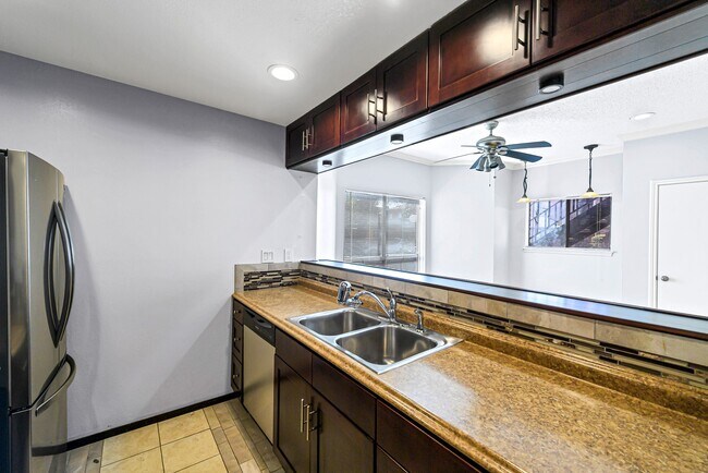 10137 Waterstone Dr in Houston, TX - Building Photo - Building Photo