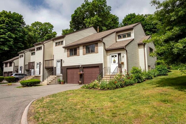 1 Oak Frst Dr in Manchester, CT - Foto de edificio - Building Photo