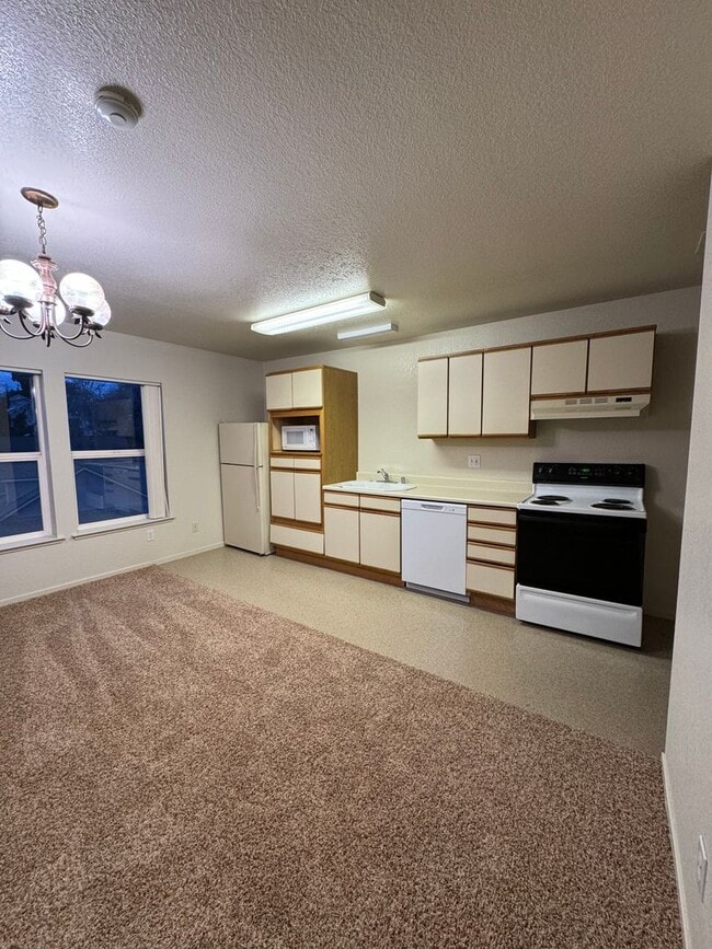 102 Richardson St in Grass Valley, CA - Building Photo - Building Photo