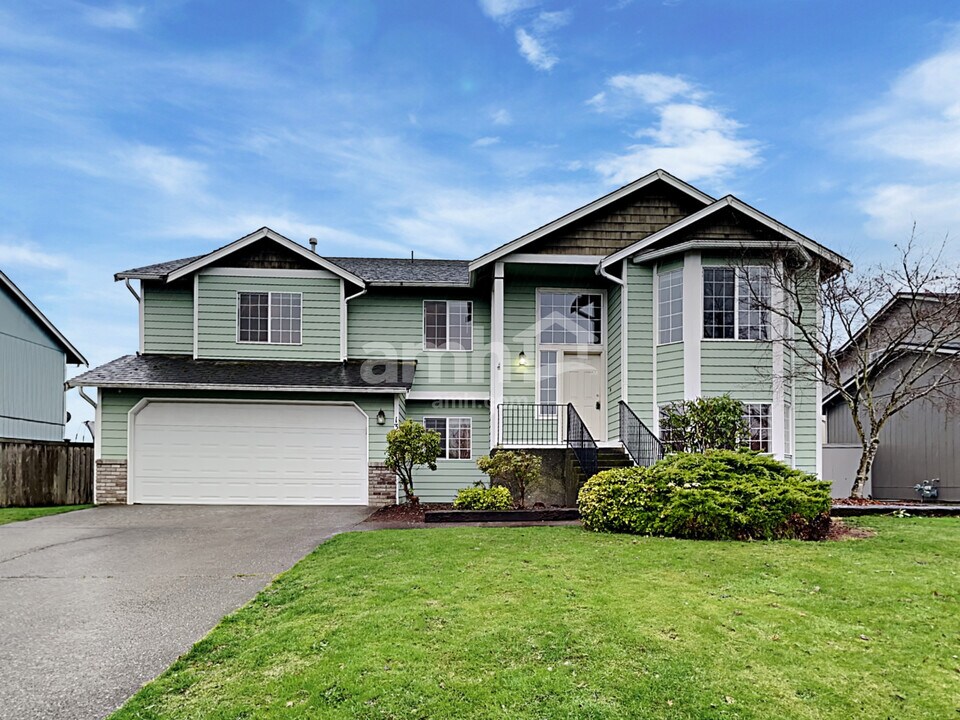 1327 Whitehouse Ave in Buckley, WA - Building Photo