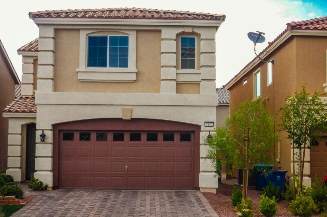 6246 Jackson Spring Rd in Las Vegas, NV - Building Photo