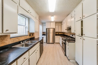 4054 Brookmont Dr in Birmingham, AL - Building Photo - Building Photo