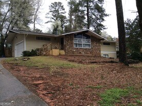5022 Rock Springs Rd in Stonecrest, GA - Building Photo
