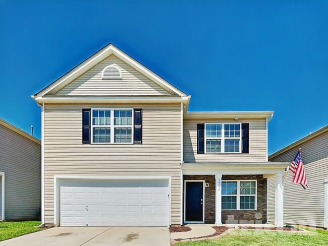 1790 Eastway Dr in Dallas, NC - Foto de edificio - Building Photo