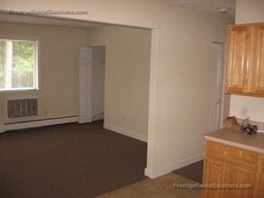 89 Plympton St, Unit 1 in Middleboro, MA - Foto de edificio - Building Photo