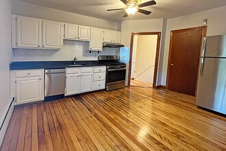 252 River St, Unit 1 in Waltham, MA - Foto de edificio - Building Photo