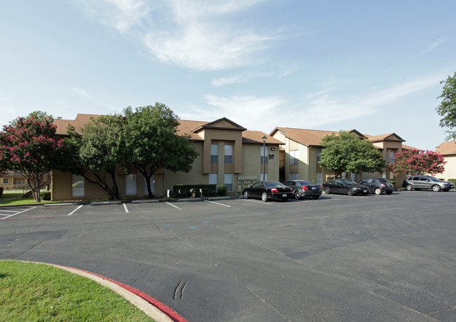 Garden Oaks in Addison, TX - Building Photo - Building Photo