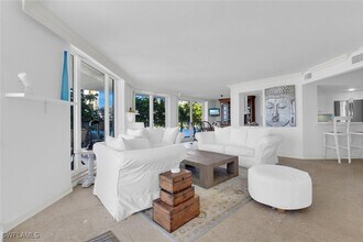 4901 Gulf Shore Blvd N in Naples, FL - Building Photo - Building Photo