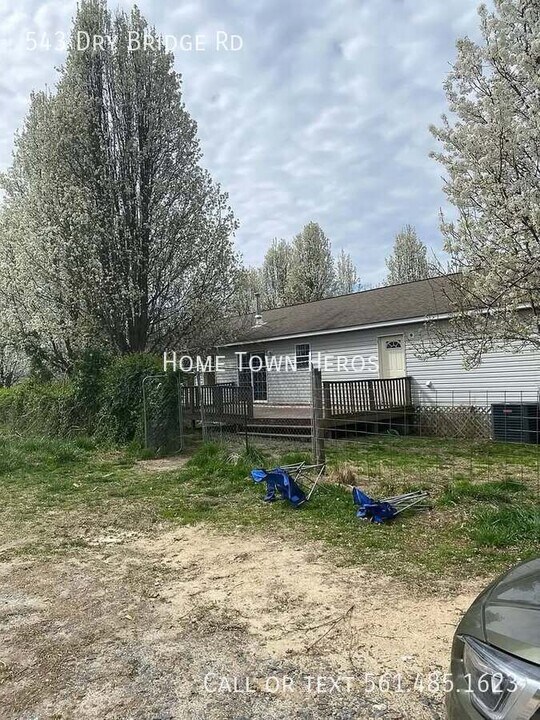543 Dry Bridge Rd in Farmville, VA - Building Photo