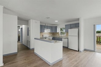 663 S Econlockhatchee Trail in Orlando, FL - Building Photo - Building Photo