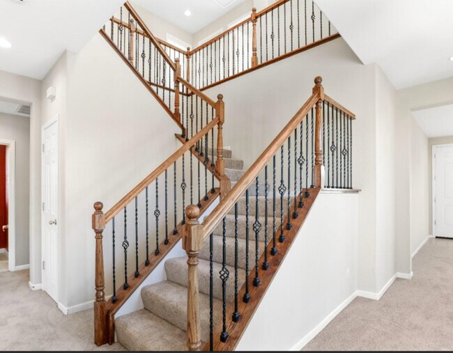 2809 Jackson Ave in Tracy, CA - Foto de edificio - Building Photo