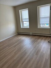 1057 E Main St, Unit 8 in Bridgeport, CT - Building Photo - Building Photo