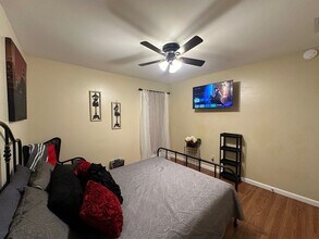 8702 Village Dr, Unit #1207 in San Antonio, TX - Foto de edificio - Building Photo