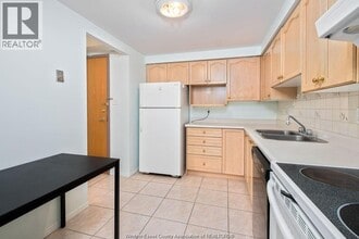 401 Grand Marais Rd W in Windsor, ON - Building Photo - Building Photo