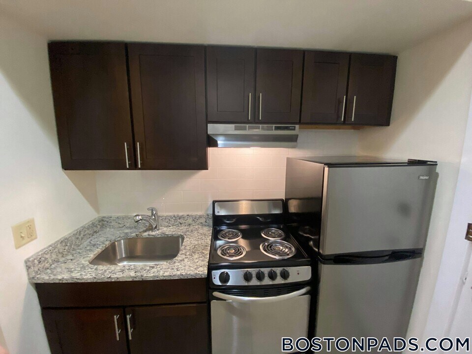 62 Boylston St in Boston, MA - Building Photo