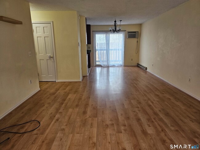 151 Shelter Rock Rd in Danbury, CT - Building Photo - Building Photo