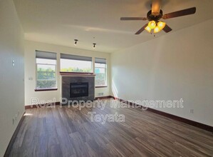 259 W Bakerview Rd in Bellingham, WA - Building Photo - Building Photo