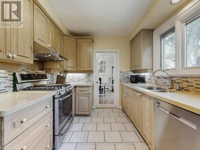 173 Dunwoody Dr in Oakville, ON - Building Photo - Building Photo