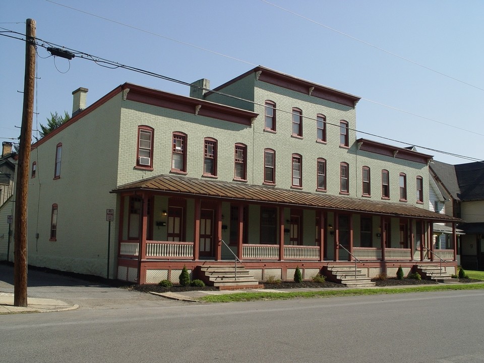 1060-1070 Vine Ave in Williamsport, PA - Building Photo