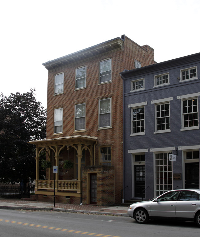 25 W Boscawen St in Winchester, VA - Foto de edificio - Building Photo