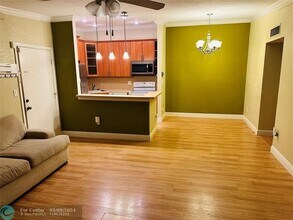 9614 W McNab Rd in Tamarac, FL - Building Photo - Building Photo