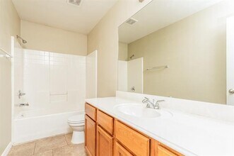 116 Currie Ct in Crowley, TX - Foto de edificio - Building Photo