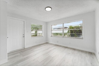 448 NW 3rd Ave in Deerfield Beach, FL - Building Photo - Building Photo