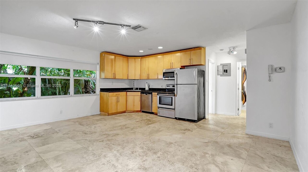 1348 Holly Heights Dr in Fort Lauderdale, FL - Building Photo