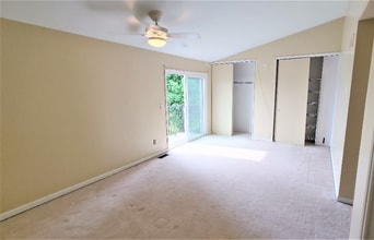 37025 Brynford Dr in Clinton Township, MI - Building Photo - Building Photo